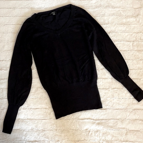 Black sweater with ballon sleeves - Picture 1 of 3